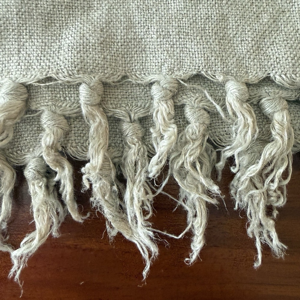 Pom Pom at Home Hilde Leiaghat 100% Linen Throw Blanket Oatmeal Fringe 50 x 72 - Picture 8 of 8